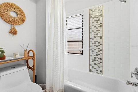 Condo in Sarasota, Florida, 2 bedrooms  № 2195744 - photo 12