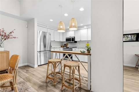 Condo in Sarasota, Florida, 2 bedrooms  № 2195744 - photo 24