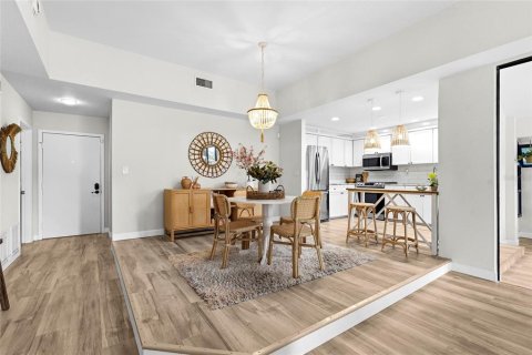 Condo in Sarasota, Florida, 2 bedrooms  № 2195744 - photo 22