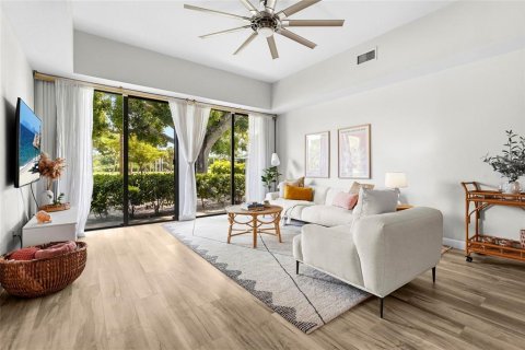 Condo in Sarasota, Florida, 2 bedrooms  № 2195744 - photo 3