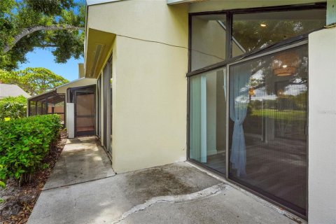 Condo in Sarasota, Florida, 2 bedrooms  № 2195744 - photo 13