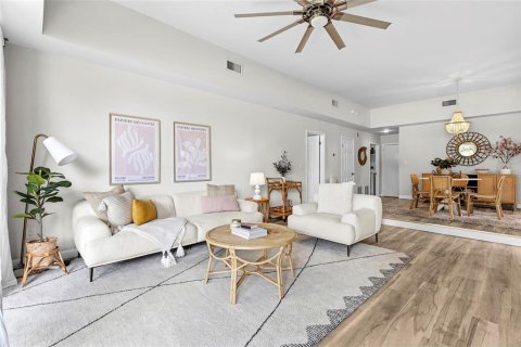 Condo in Sarasota, Florida, 2 bedrooms  № 2195744 - photo 21