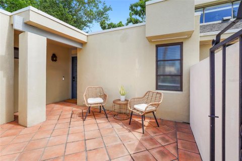 Condo in Sarasota, Florida, 2 bedrooms  № 2195744 - photo 2