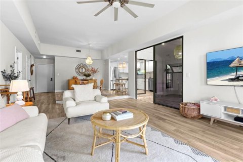 Condo in Sarasota, Florida, 2 bedrooms  № 2195744 - photo 4