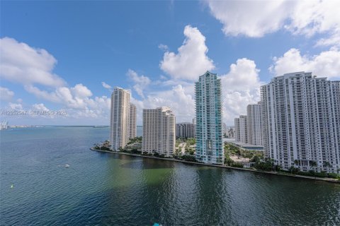 Снять в аренду кондоминиум в Майами, Флорида 2 спальни, 113.99м2, № 2150409 - фото 3