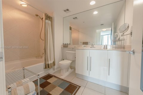 Снять в аренду кондоминиум в Майами, Флорида 2 спальни, 113.99м2, № 2150409 - фото 8