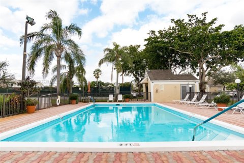 Adosado en venta en Pembroke Pines, Florida, 3 dormitorios, 147.53 m2 № 1809346 - foto 22