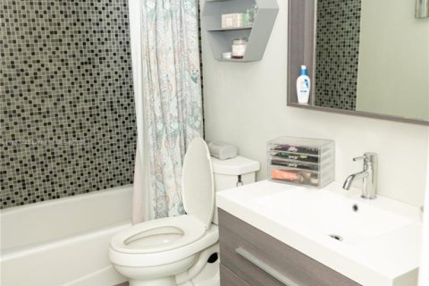 Adosado en venta en Pembroke Pines, Florida, 3 dormitorios, 147.53 m2 № 1809346 - foto 13