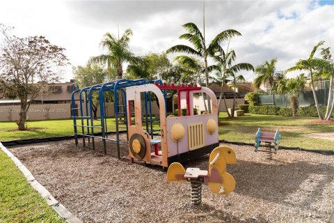 Adosado en venta en Pembroke Pines, Florida, 3 dormitorios, 147.53 m2 № 1809346 - foto 17