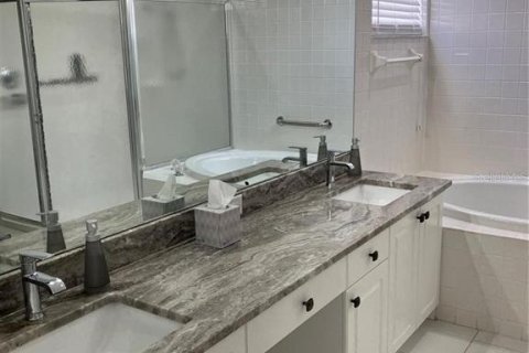 House in Sarasota, Florida 3 bedrooms, 181.16 sq.m. № 1675710 - photo 14