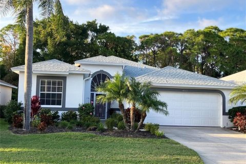 House in Sarasota, Florida 3 bedrooms, 181.16 sq.m. № 1675710 - photo 1