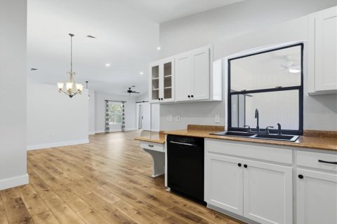 Villa ou maison à vendre à Englewood, Floride: 4 chambres, 185.25 m2 № 2424087 - photo 18