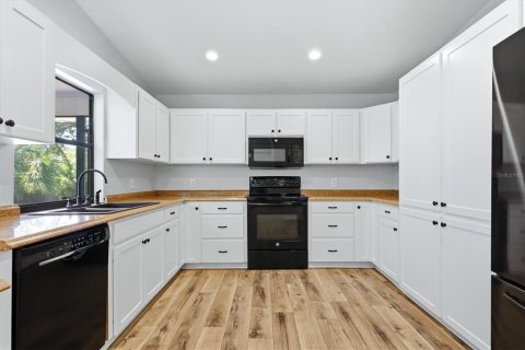 Villa ou maison à vendre à Englewood, Floride: 4 chambres, 185.25 m2 № 2424087 - photo 17