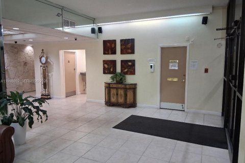 Condominio en alquiler en Pembroke Pines, Florida, 1 dormitorio № 2060924 - foto 3