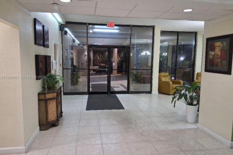 Condominio en alquiler en Pembroke Pines, Florida, 1 dormitorio № 2060924 - foto 5