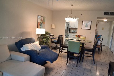 Condominio en alquiler en Pembroke Pines, Florida, 1 dormitorio № 2060924 - foto 11