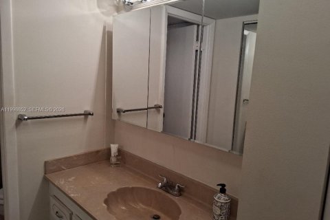 Condominio en alquiler en Pembroke Pines, Florida, 1 dormitorio № 2060924 - foto 14