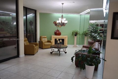 Condominio en alquiler en Pembroke Pines, Florida, 1 dormitorio № 2060924 - foto 2