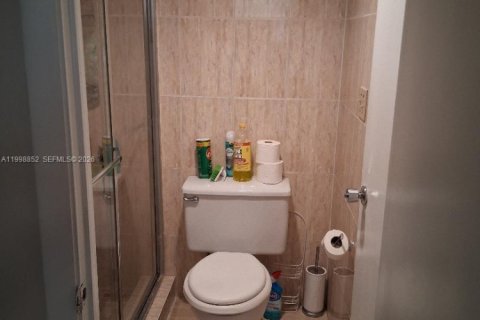 Condominio en alquiler en Pembroke Pines, Florida, 1 dormitorio № 2060924 - foto 16