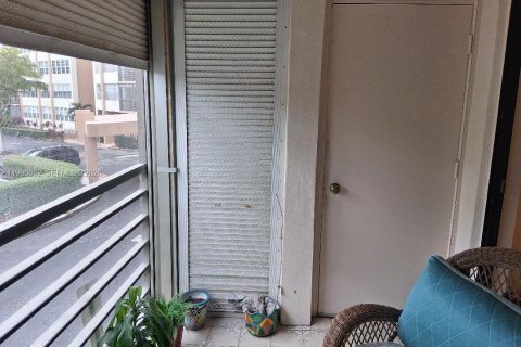 Condominio en alquiler en Pembroke Pines, Florida, 1 dormitorio № 2060924 - foto 22