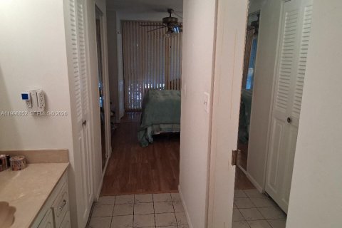 Condominio en alquiler en Pembroke Pines, Florida, 1 dormitorio № 2060924 - foto 17