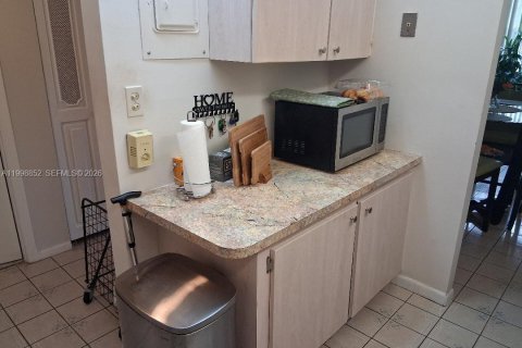 Condominio en alquiler en Pembroke Pines, Florida, 1 dormitorio № 2060924 - foto 9