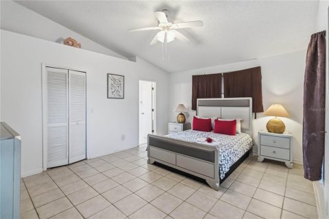 House in Kissimmee, Florida 3 bedrooms, 144.28 sq.m. № 2406259 - photo 11