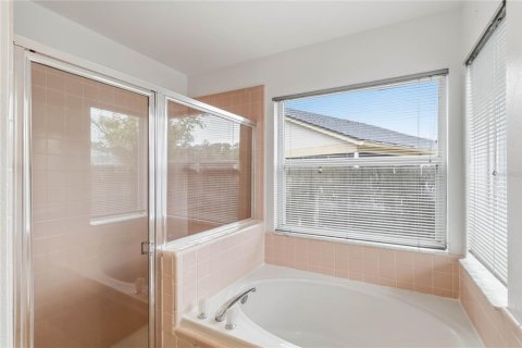 House in Kissimmee, Florida 3 bedrooms, 144.28 sq.m. № 2406259 - photo 15