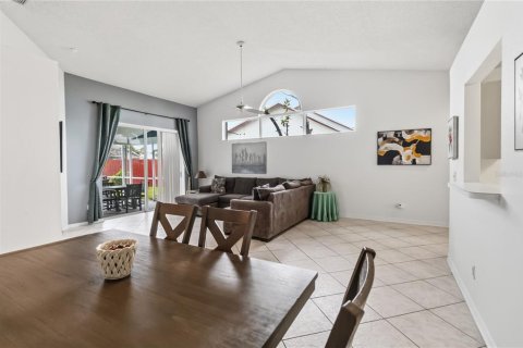 House in Kissimmee, Florida 3 bedrooms, 144.28 sq.m. № 2406259 - photo 7