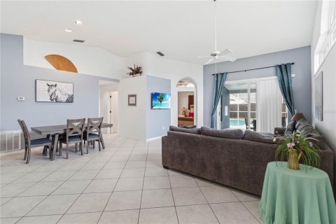 House in Kissimmee, Florida 3 bedrooms, 144.28 sq.m. № 2406259 - photo 3