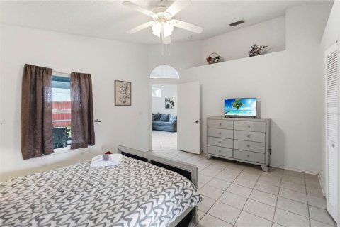 House in Kissimmee, Florida 3 bedrooms, 144.28 sq.m. № 2406259 - photo 13