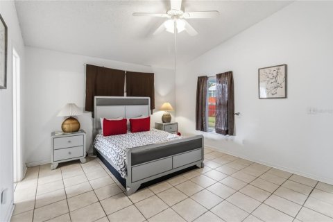 House in Kissimmee, Florida 3 bedrooms, 144.28 sq.m. № 2406259 - photo 12