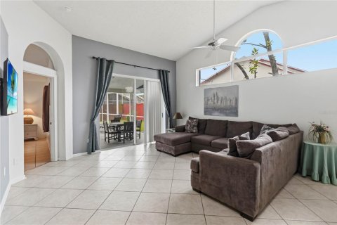 House in Kissimmee, Florida 3 bedrooms, 144.28 sq.m. № 2406259 - photo 4