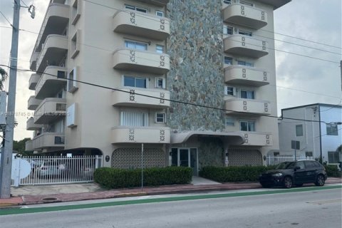 Copropriété à louer à Miami Beach, Floride: 1 chambre, 64.66 m2 № 1927579 - photo 1