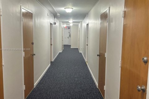 Copropriété à louer à Miami Beach, Floride: 1 chambre, 64.66 m2 № 1927579 - photo 2