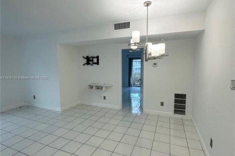 Copropriété à louer à Miami Beach, Floride: 1 chambre, 64.66 m2 № 1927579 - photo 4