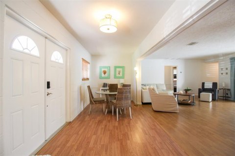 Villa ou maison à louer à Sarasota, Floride: 4 chambres, 190.82 m2 № 2298771 - photo 7