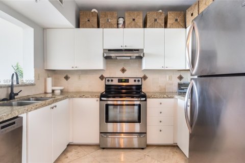 Condo in Fort Lauderdale, Florida, 1 bedroom № 2257495 - photo 6