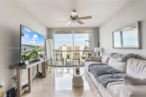 Condo in Fort Lauderdale, Florida, 1 bedroom № 2257495 - photo 11