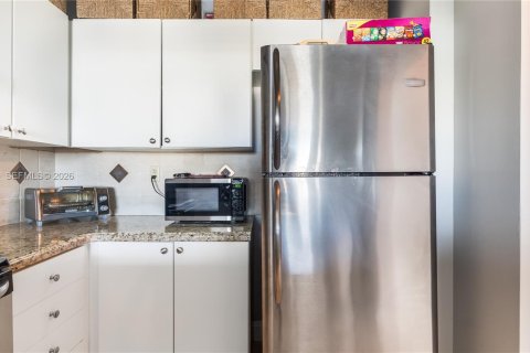 Condo in Fort Lauderdale, Florida, 1 bedroom № 2257495 - photo 4