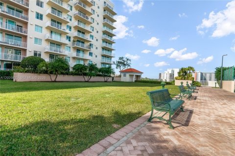 Condo in Fort Lauderdale, Florida, 1 bedroom № 2257495 - photo 22