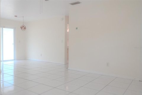 House in Orlando, Florida 3 bedrooms, 123.19 sq.m. № 1906392 - photo 5