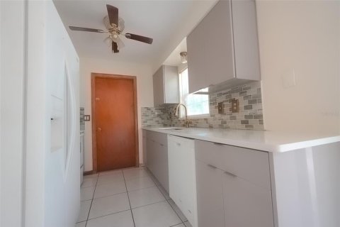 House in Orlando, Florida 3 bedrooms, 123.19 sq.m. № 1906392 - photo 9