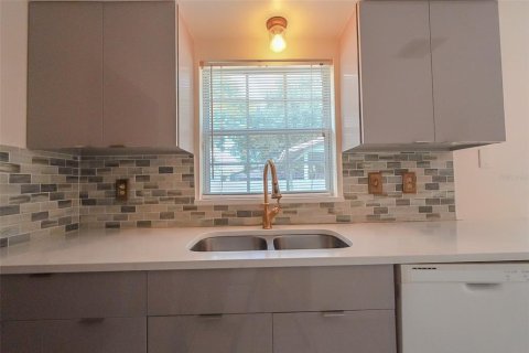 House in Orlando, Florida 3 bedrooms, 123.19 sq.m. № 1906392 - photo 7