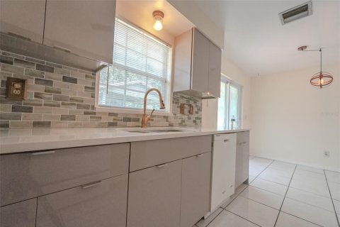 House in Orlando, Florida 3 bedrooms, 123.19 sq.m. № 1906392 - photo 8