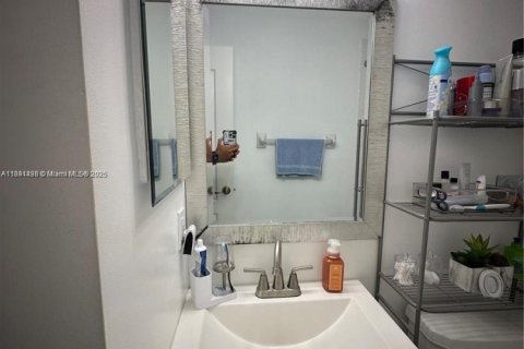 Touwnhouse à louer à Miami, Floride: 3 chambres, 106.84 m2 № 1944699 - photo 16