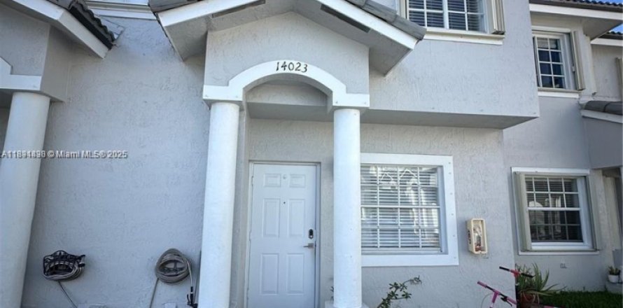 Touwnhouse à Miami, Floride 3 chambres, 106.84 m2 № 1944699
