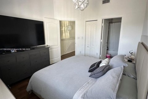 Touwnhouse à louer à Miami, Floride: 3 chambres, 106.84 m2 № 1944699 - photo 11