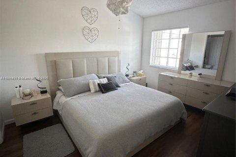 Touwnhouse à louer à Miami, Floride: 3 chambres, 106.84 m2 № 1944699 - photo 10