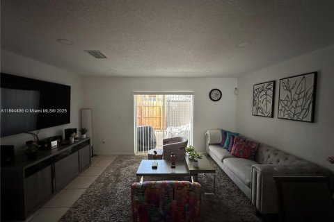 Touwnhouse à louer à Miami, Floride: 3 chambres, 106.84 m2 № 1944699 - photo 5